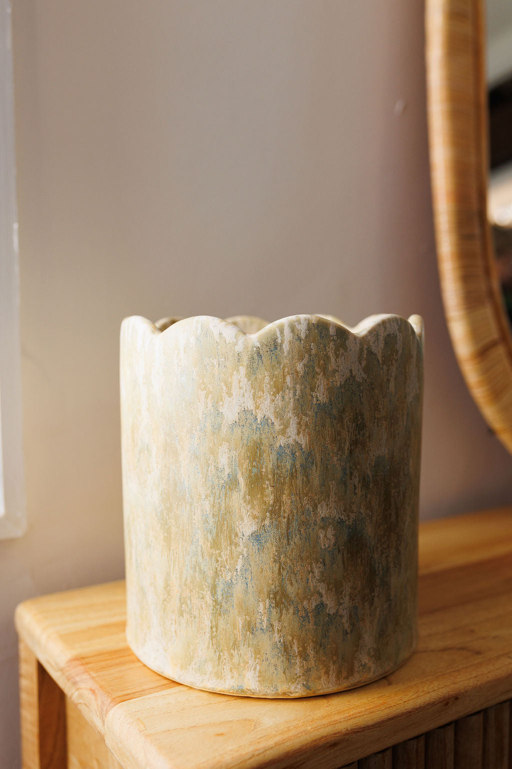 Calinda Ceramic Pot